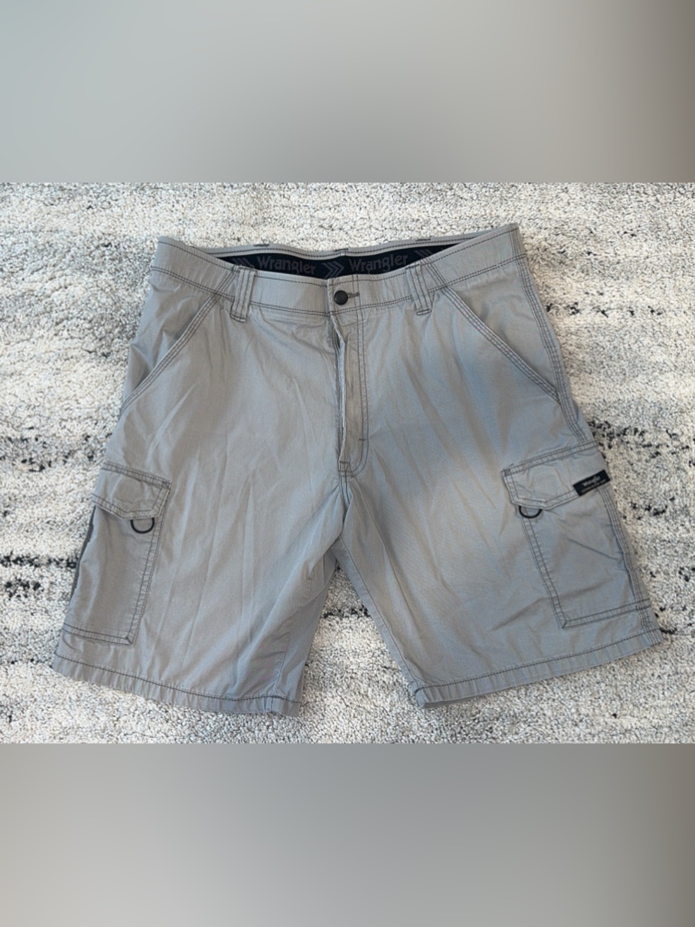 Wrangler Men's Light Gray Cargo Shorts with Utility Pockets